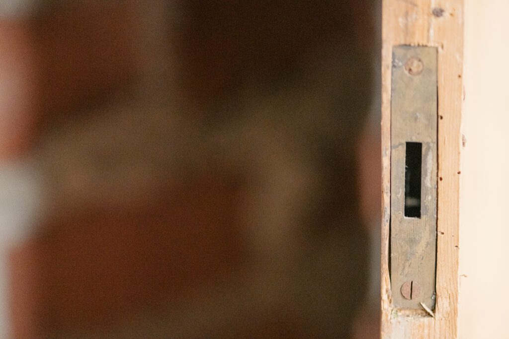 view of locking mechanism for wood bedstee door in local monument in Nuenen